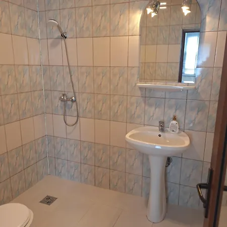 Casa Inflorita Garsoniere Etaj *