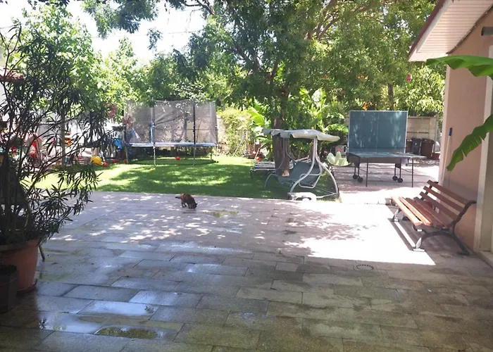 Casa Inflorita Garsoniere Etaj Guest house *